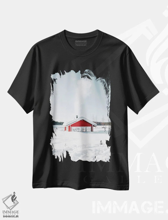 تیشرت مشکی طرح دار کلبه قرمز برفی با دودکش فعال، مدیوم اثر کارن منداو | فروشگاه ایماژ