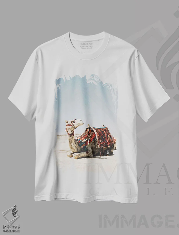 تیشرت سفید طرح دار شتر سفید، مدیوم اثر کارن منداو | فروشگاه ایماژ