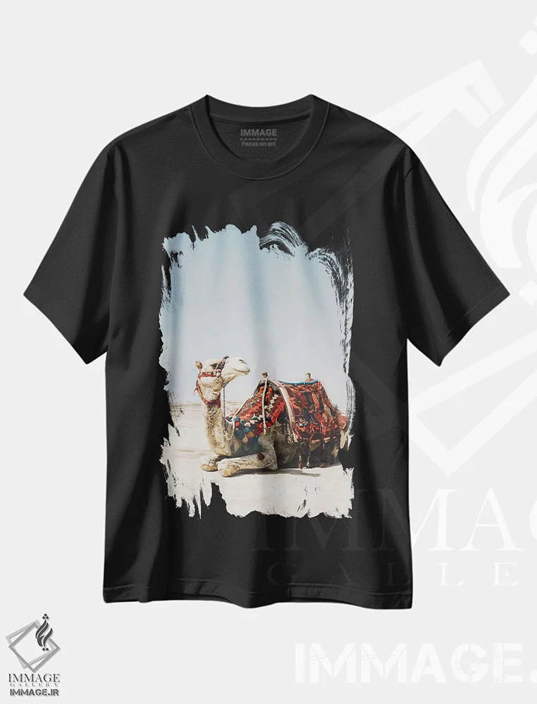 تیشرت مشکی طرح دار شتر سفید، مدیوم اثر کارن منداو | immage.ir