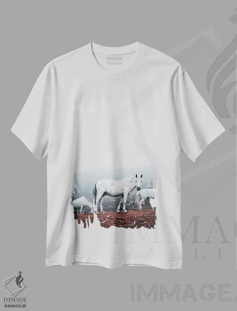 تیشرت سفید طرح دار اسب های سفید وحشی، مدیوم اثر کارن منداو | فروشگاه ایماژ