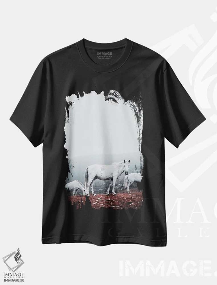 تیشرت مشکی طرح دار اسب های سفید وحشی، مدیوم اثر کارن منداو | immage.ir