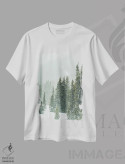 تیشرت سفید طرح دار پانورامای جنگل زمستانی III، دکور تعطیلات اثر کارن منداو | فروشگاه ایماژ