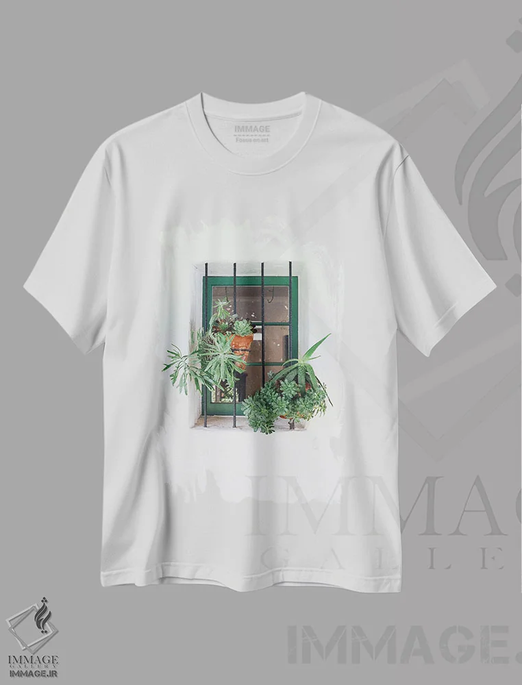 تیشرت سفید طرح دار پنجره با گیاهان، مدیوم اثر کارن منداو | immage.ir