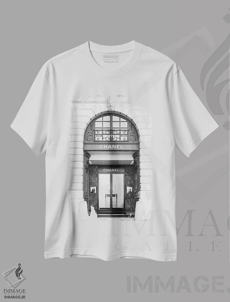 تیشرت سفید طرح دار فروشگاه شنل، مدیوم اثر کارن منداو | immage.ir