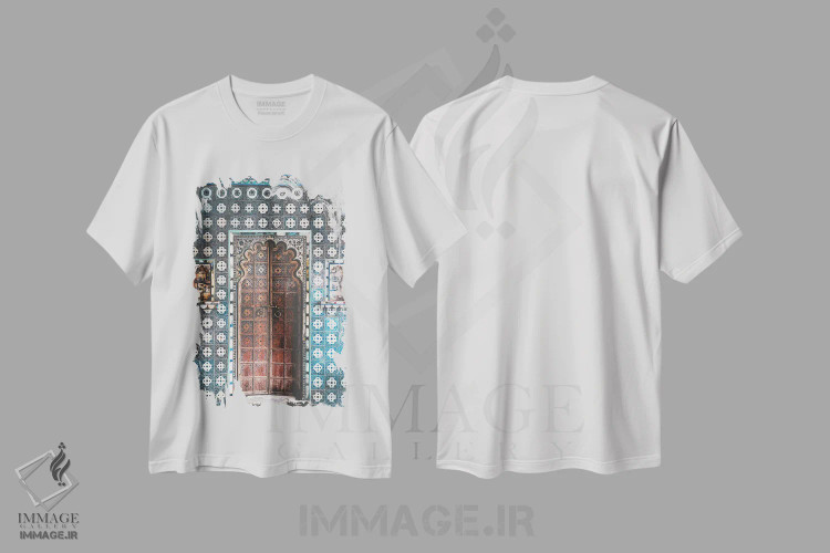 تیشرت سفید طرح دار درب هندی تزئین شده در پاندیچری، دکور آسیایی اثر کارن منداو | فروشگاه ایماژ
