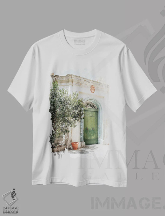 تیشرت سفید طرح دار درب سبز در ایتالیا، مدیوم اثر کارن منداو | فروشگاه ایماژ