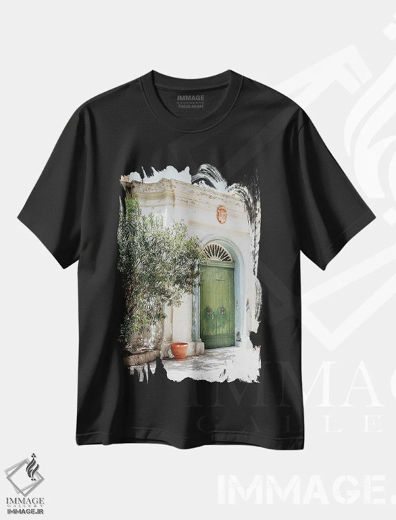 تیشرت مشکی طرح دار درب سبز در ایتالیا، مدیوم اثر کارن منداو | immage.ir