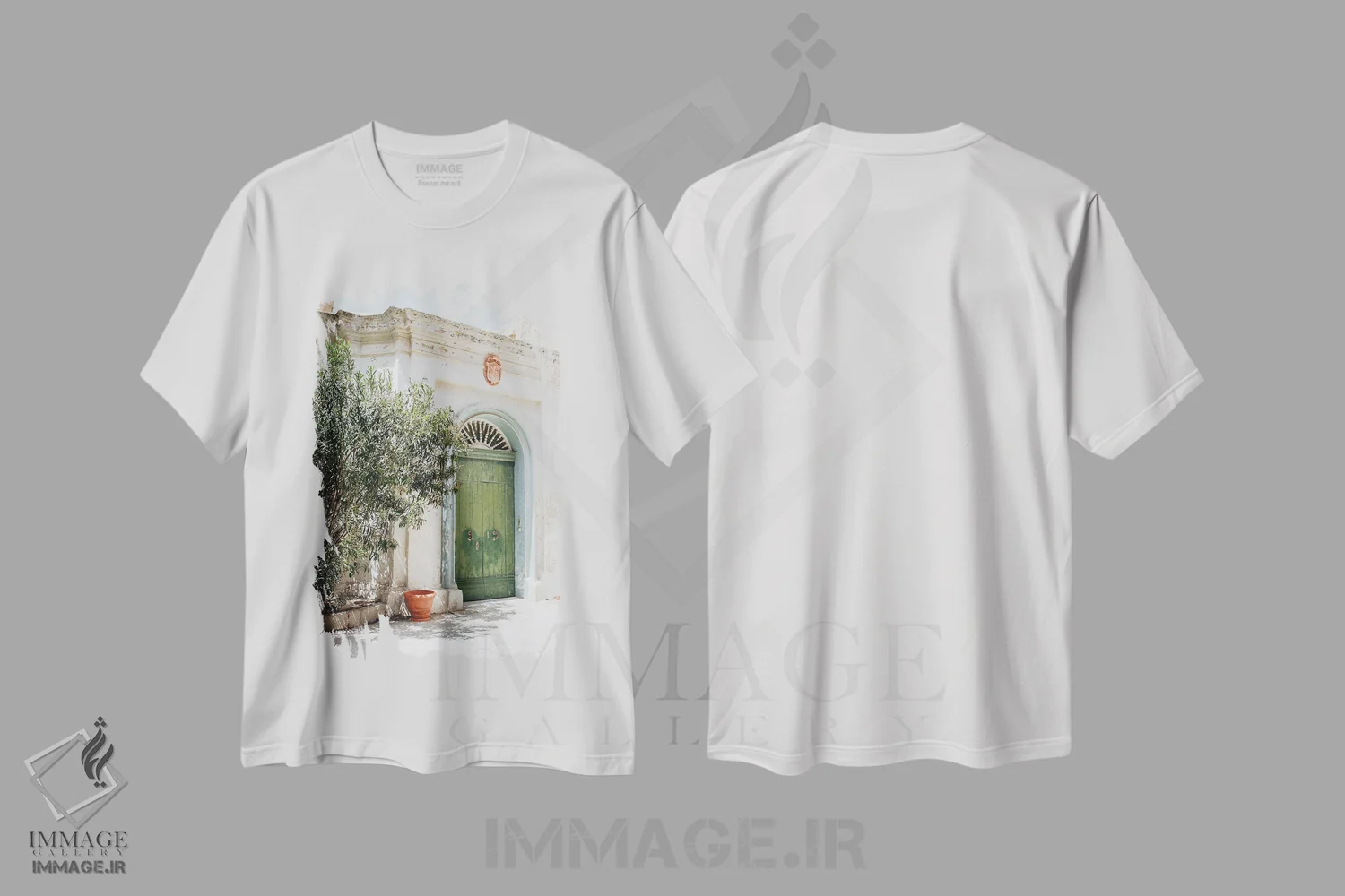 تیشرت سفید طرح دار درب سبز در ایتالیا، مدیوم اثر کارن منداو | فروشگاه ایماژ