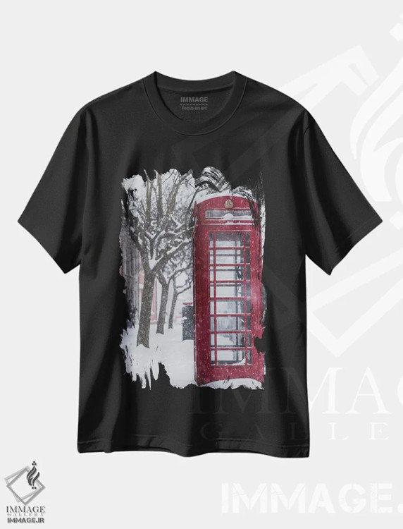 تیشرت مشکی طرح دار غرفه تلفن لندن در برف، مدیوم اثر کارن منداو | فروشگاه ایماژ