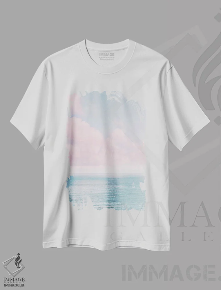 تیشرت سفید طرح دار اقیانوس با ابرهای صورتی، دکور ساحلی اثر کارن منداو | فروشگاه ایماژ
