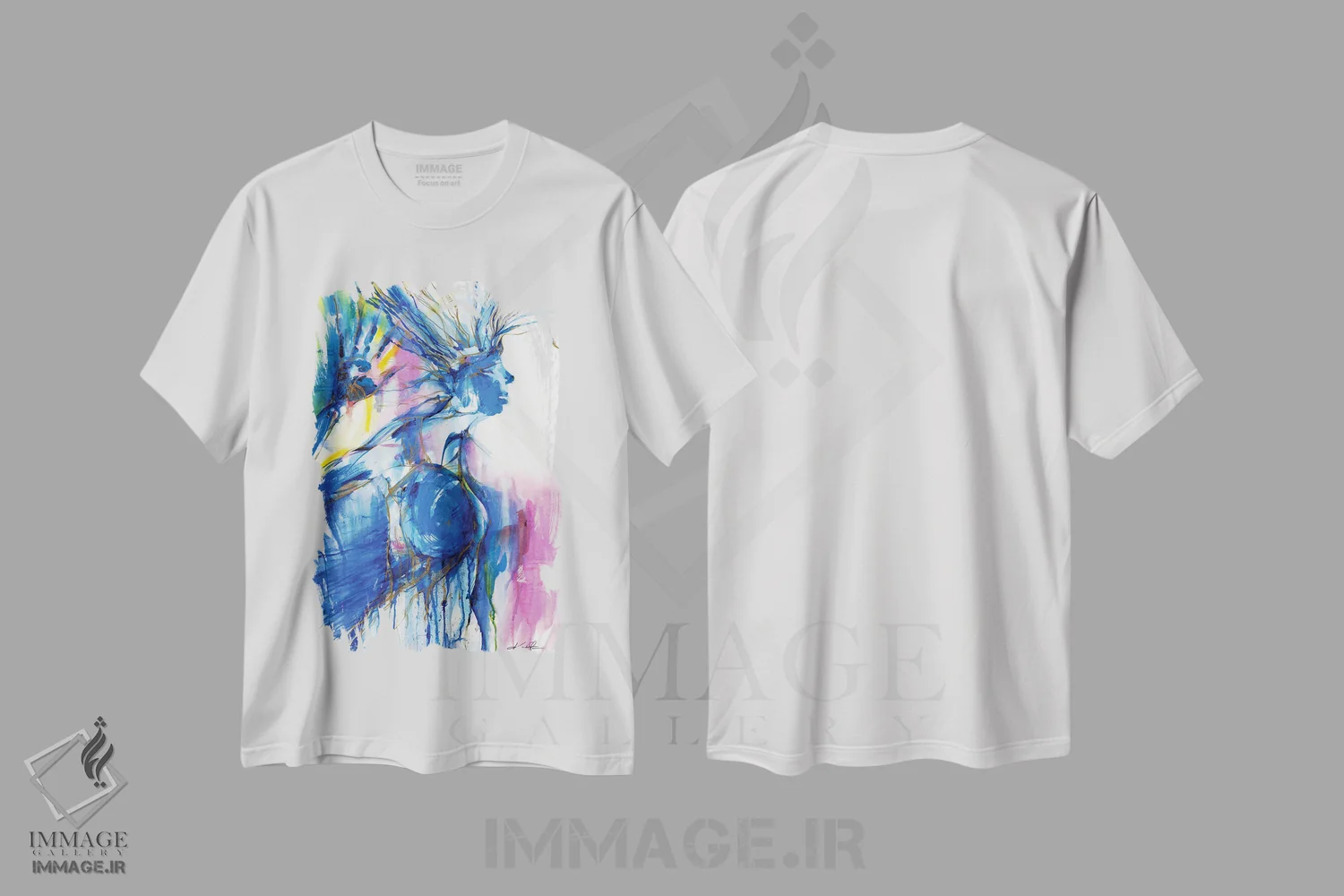 تیشرت سفید طرح دار زن آبی، مدیوم اثر کتی مورتون استنیون | immage.ir