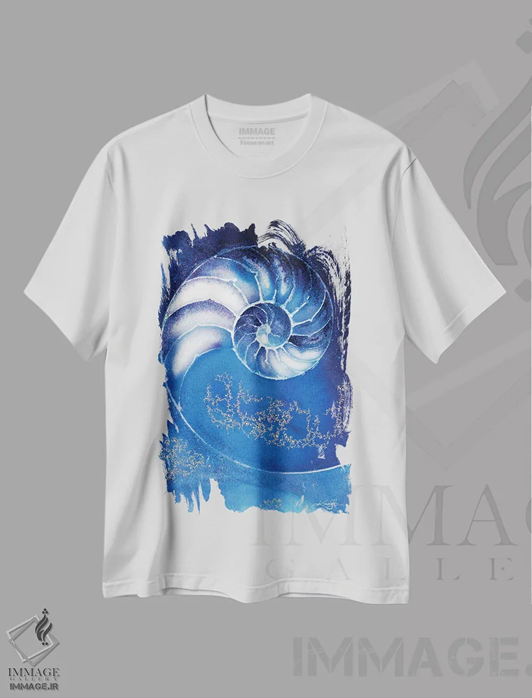 تیشرت سفید طرح دار صدف ناتیلوس IIIA، دکور ساحلی اثر کتی مورتون استنیون | فروشگاه ایماژ