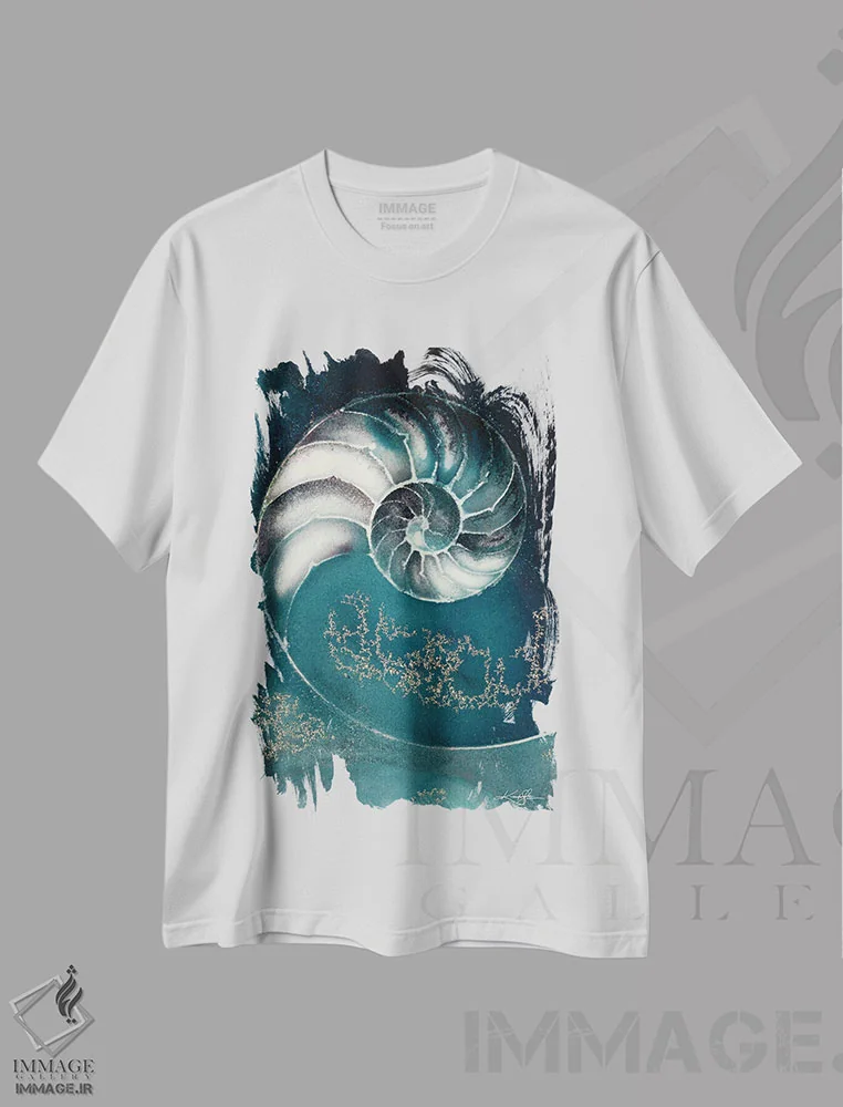 تیشرت سفید طرح دار صدف ناتیلوس IIIC، دکور ساحلی اثر کتی مورتون استنیون | فروشگاه ایماژ
