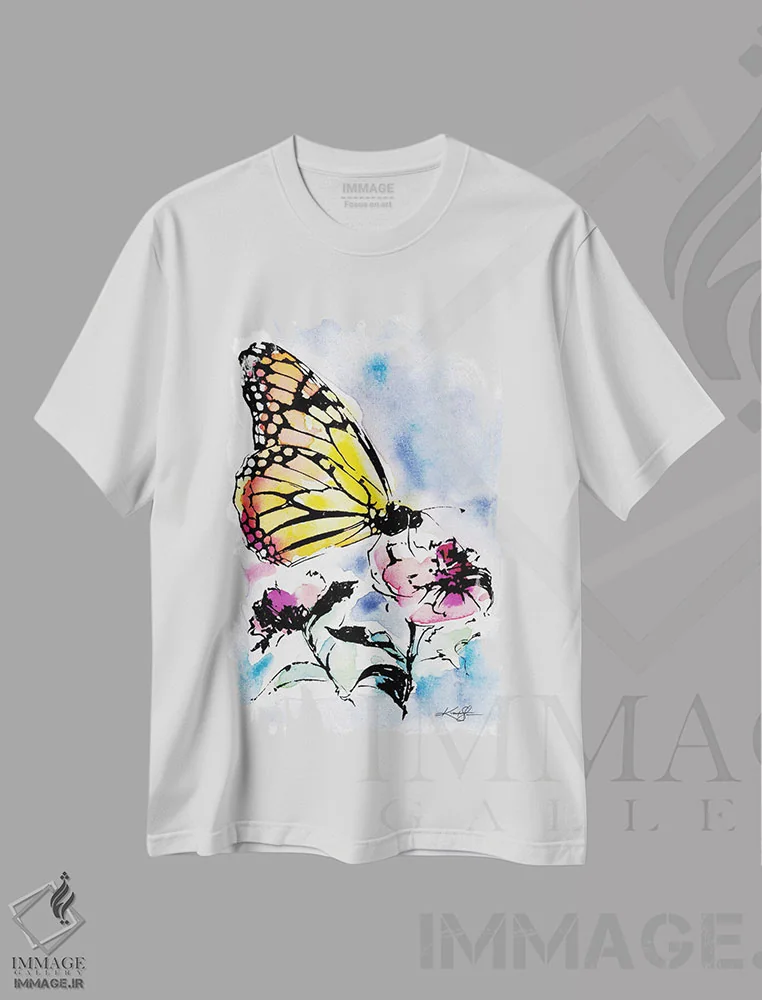 تیشرت سفید طرح دار پروانه با گل ها، مدیوم اثر کتی مورتون استنیون | immage.ir