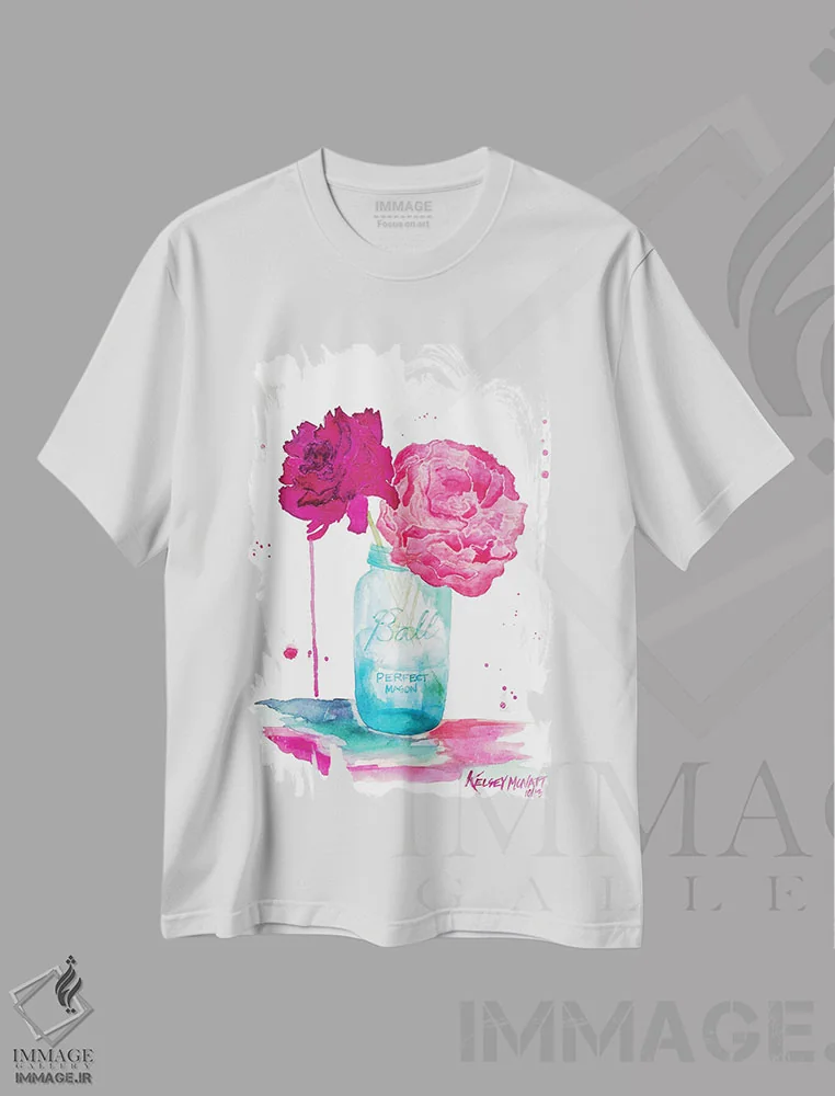 تیشرت سفید طرح دار گل های صدتومانی و شیشه ماسون، تزئینی اثر کلسی مک نت | immage.ir