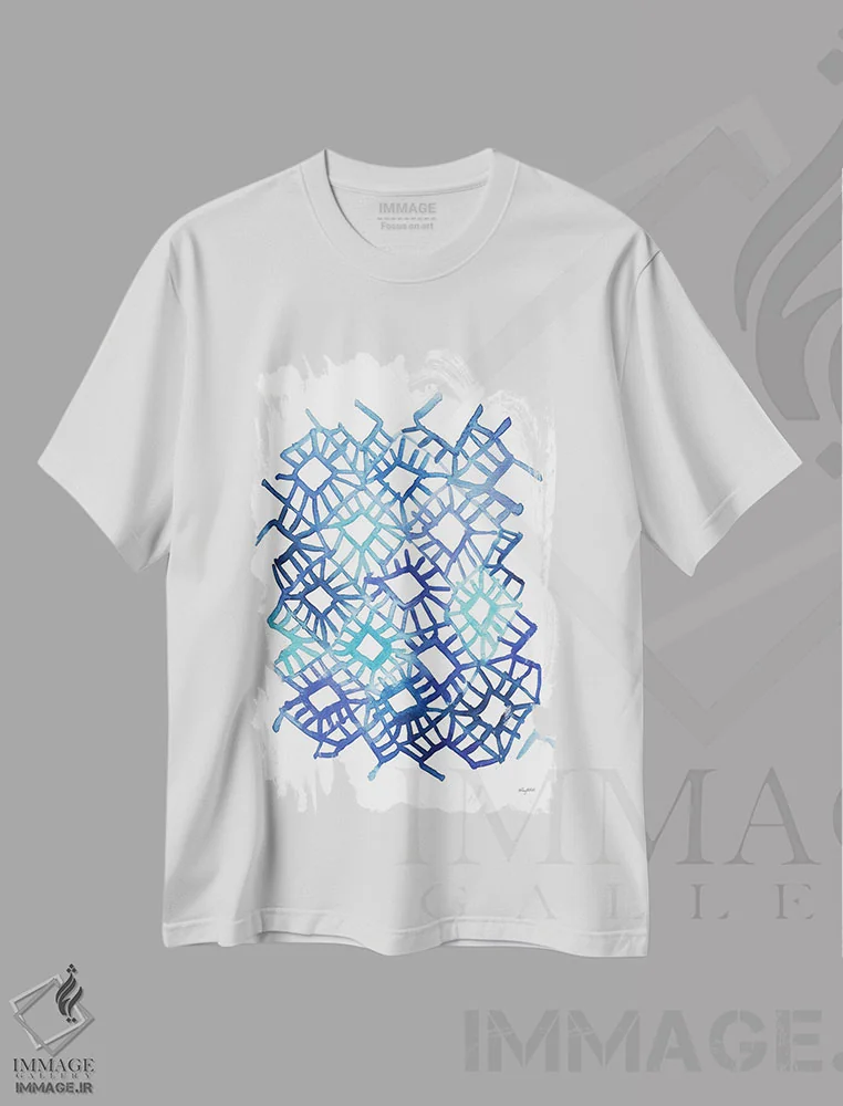 تیشرت سفید طرح دار انتزاعی آبی سوم اثر کلسی مک نت | immage.ir