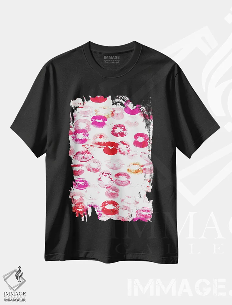 تیشرت مشکی طرح دار بوسه، تزئینی اثر کلسی مک نت | فروشگاه ایماژ