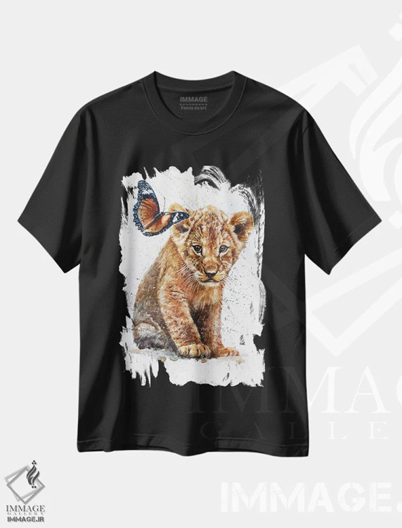 تیشرت مشکی طرح دار شیر با پروانه، مدیوم اثر کنستانتین کالینین | immage.ir