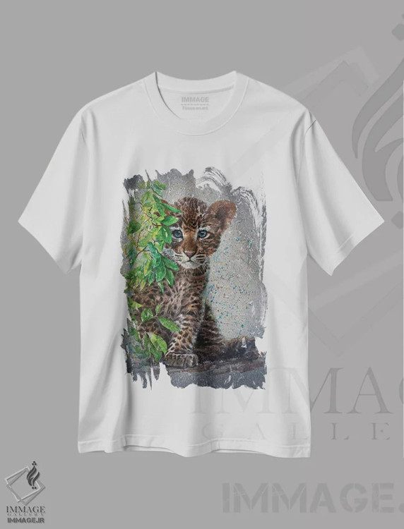 تیشرت سفید طرح دار پلنگ کوچک II، مدیوم اثر کنستانتین کالینین | immage.ir