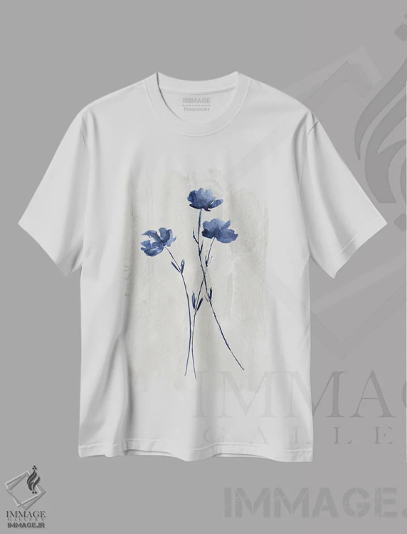 تیشرت سفید طرح دار گیاهان نیلی III، دکور معاصر اثر کنراد ناتسن | فروشگاه ایماژ