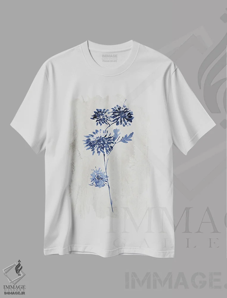 تیشرت سفید طرح دار گیاهان نیلی IV، دکور معاصر اثر کنراد ناتسن | immage.ir
