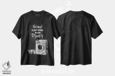 تیشرت مشکی طرح دار عادی فقط یک تنظیمات است، هنر تزئینی سیاه و سفید اثر کنراد ناتسن | فروشگاه ایماژ