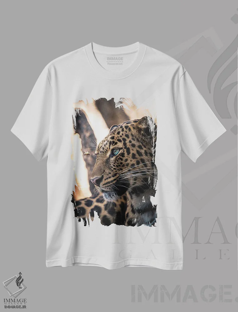تیشرت سفید طرح دار منظره شیر، عکاسی ترکیبی اثر میلوش کارانوویچ | immage.ir
