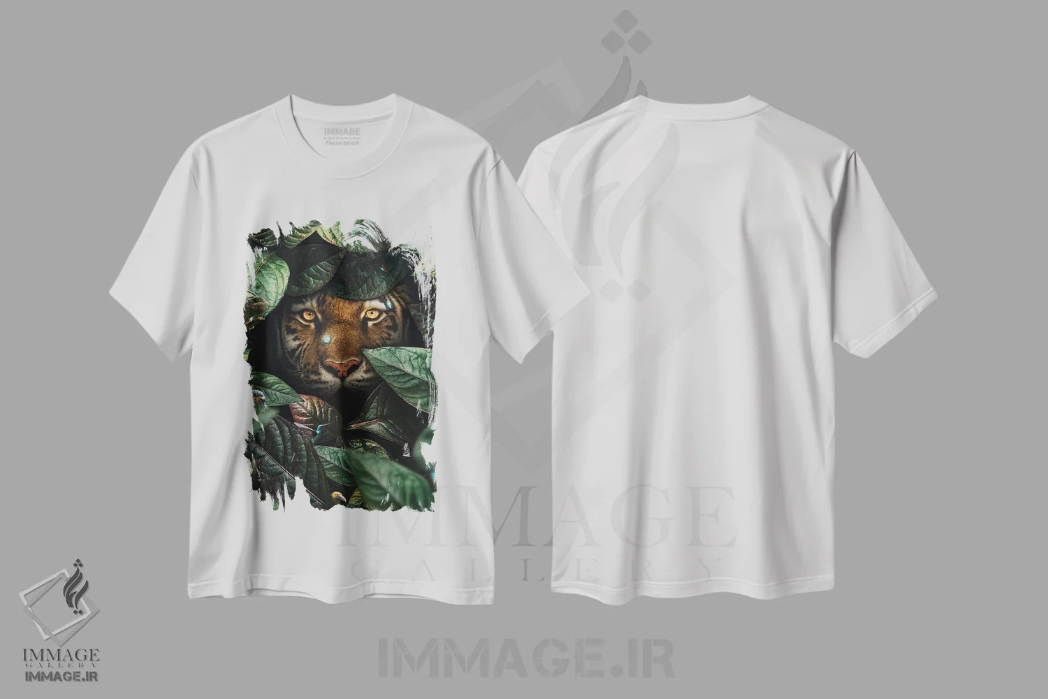 تیشرت سفید طرح دار ببر در میان برگ ها، هنر دیجیتال اثر میلوش کارانوویچ | فروشگاه ایماژ