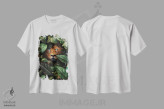 تیشرت سفید طرح دار شیر در میان برگ ها، تزئینی اثر میلوش کارانوویچ | immage.ir