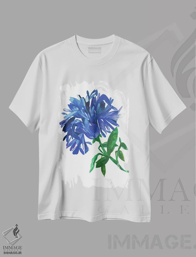 تیشرت سفید طرح دار مگنولیای نیلی، دکور معاصر اثر کیم پارکر | immage.ir