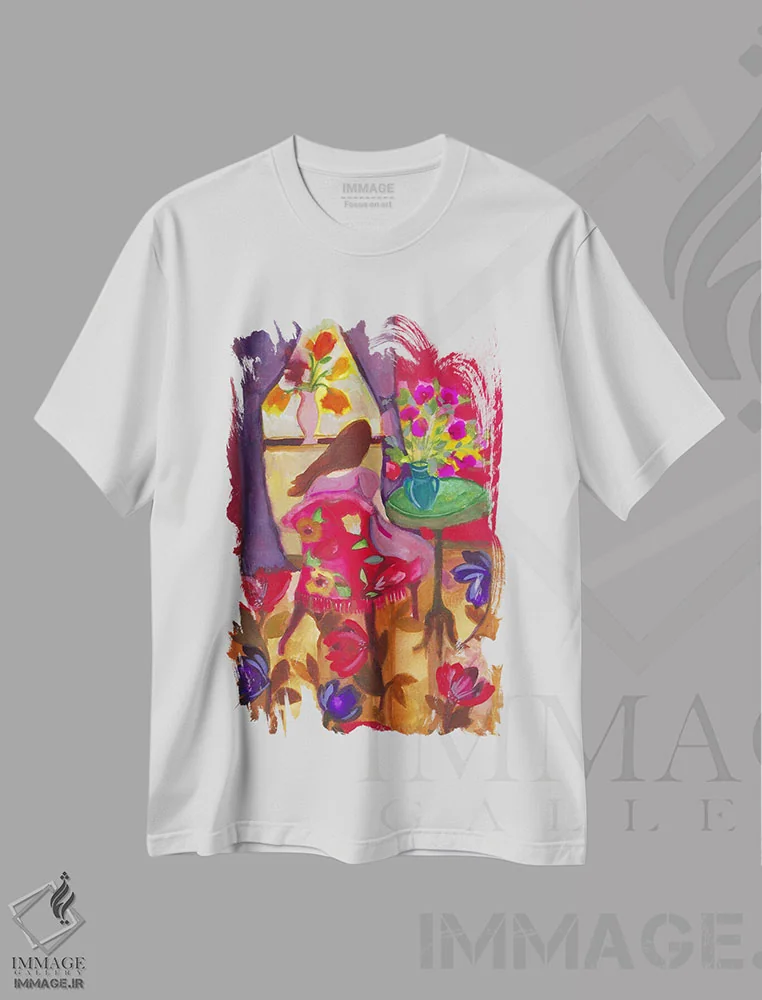 تیشرت سفید طرح دار کنار پنجره، دکور معاصر اثر کیم پارکر | فروشگاه ایماژ