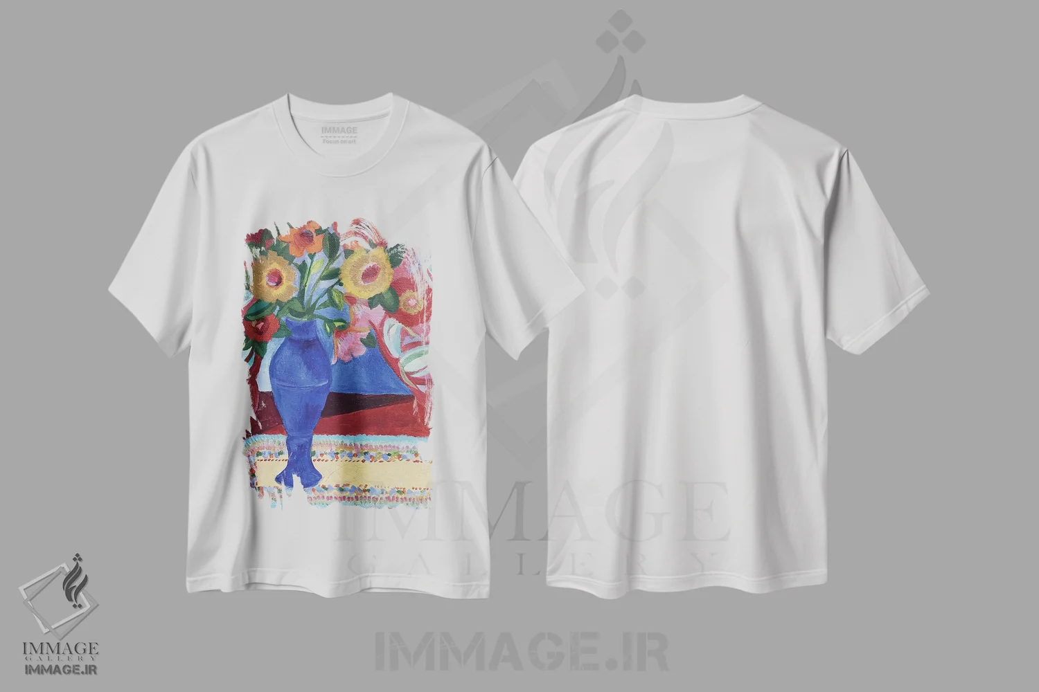 تیشرت سفید طرح دار گلدان شیشه ای آبی XXIV، مدیوم اثر کیم پارکر | immage.ir