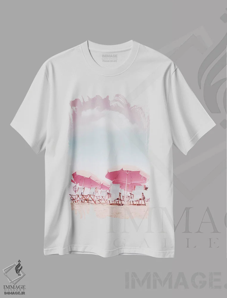 تیشرت سفید طرح دار صندلی های ساحلی با چتر، مدیوم اثر کارن منداو | immage.ir