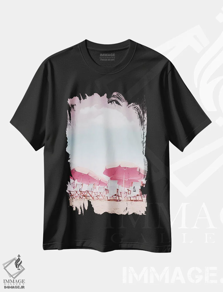 تیشرت مشکی طرح دار صندلی های ساحلی با چتر، مدیوم اثر کارن منداو | فروشگاه ایماژ