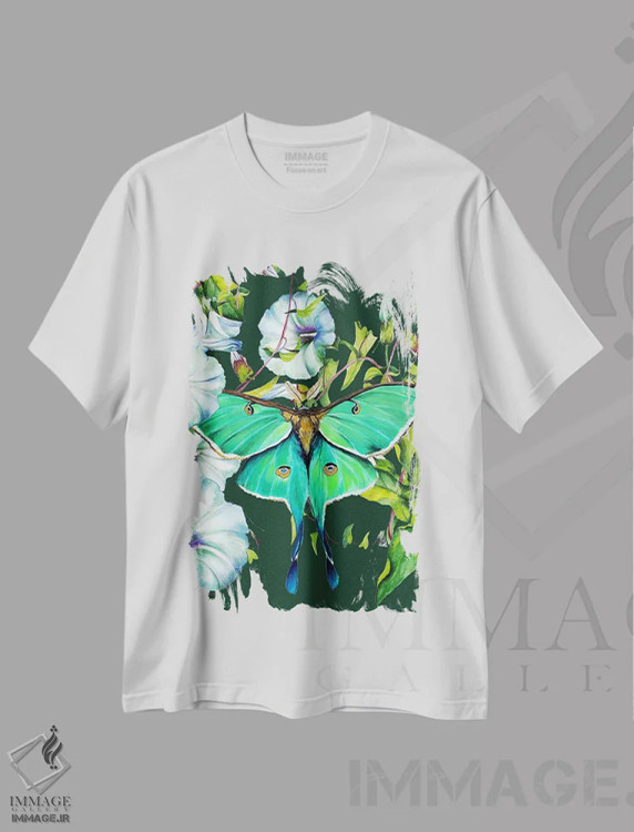 تیشرت سفید طرح دار شب پره ماه و گل ها، دکور معاصر اثر کارلی پرولد | immage.ir