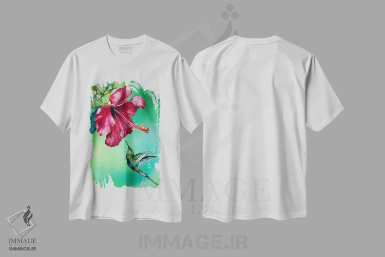 تیشرت سفید طرح دار هیبیسکوس و مرغ مگس خوار سبز، دکور معاصر اثر کارلی پرولد | immage.ir