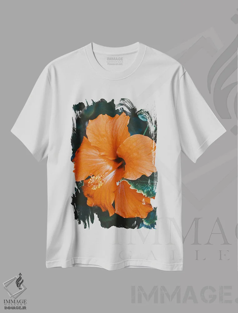 تیشرت سفید طرح دار نمای نزدیک هیبیسکوس نارنجی، تزئینی اثر کارلی پرولد | فروشگاه ایماژ