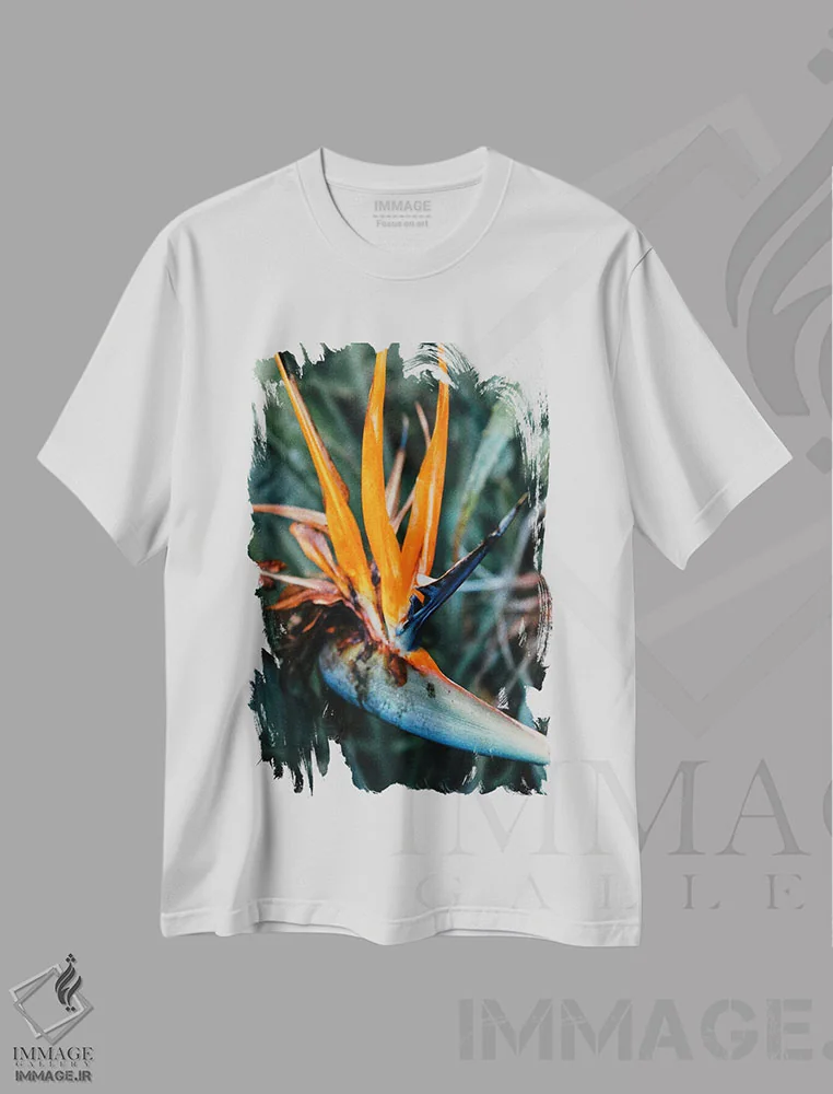تیشرت سفید طرح دار گل پرنده بهشت، تزئینی اثر کارلی پرولد | immage.ir