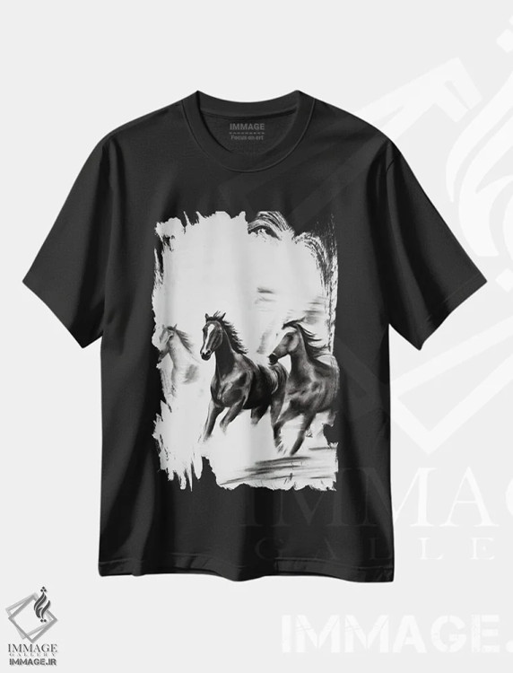 تیشرت مشکی طرح دار اسب های دونده با ذغال، هنر تزئینی سیاه و سفید اثر کارلی پرولد | فروشگاه ایماژ