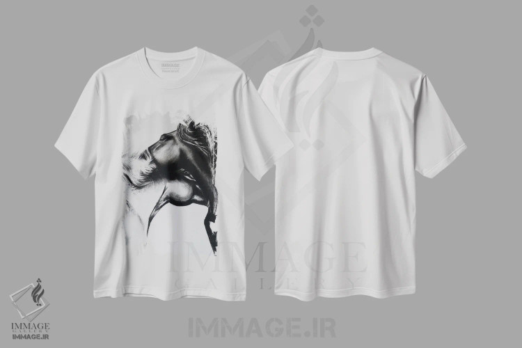 تیشرت سفید طرح دار عاشقان اسب با ذغال، هنر تزئینی سیاه و سفید اثر کارلی پرولد | immage.ir