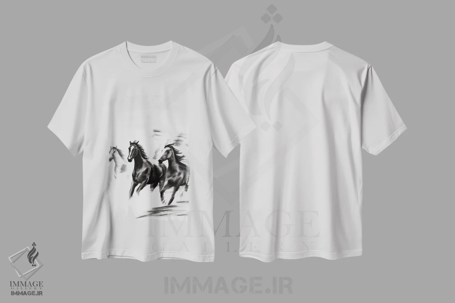 تیشرت سفید طرح دار اسب های دونده با ذغال، هنر تزئینی سیاه و سفید اثر کارلی پرولد | immage.ir