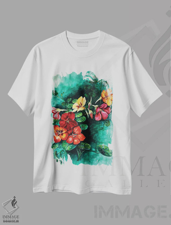 تیشرت سفید طرح دار گل های لادن، تزئینی اثر کارلی پرولد | immage.ir