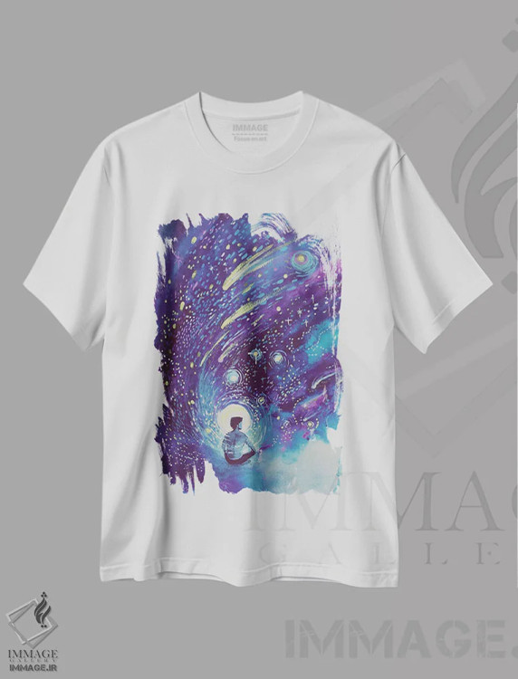 تیشرت سفید طرح دار رؤیابین، تزئینی اثر کارلی پرولد | immage.ir
