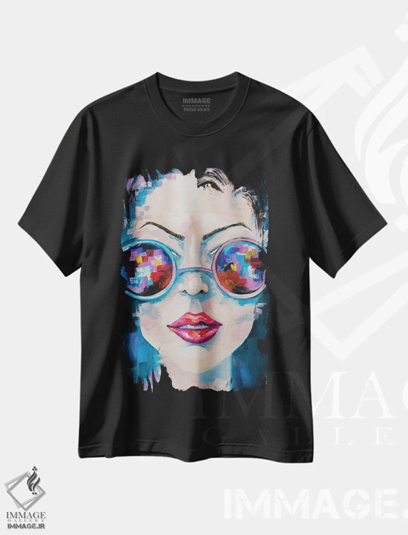 تیشرت مشکی طرح دار دختر با عینک آفتابی، دکور معاصر اثر کوپتسووا آرت | فروشگاه ایماژ