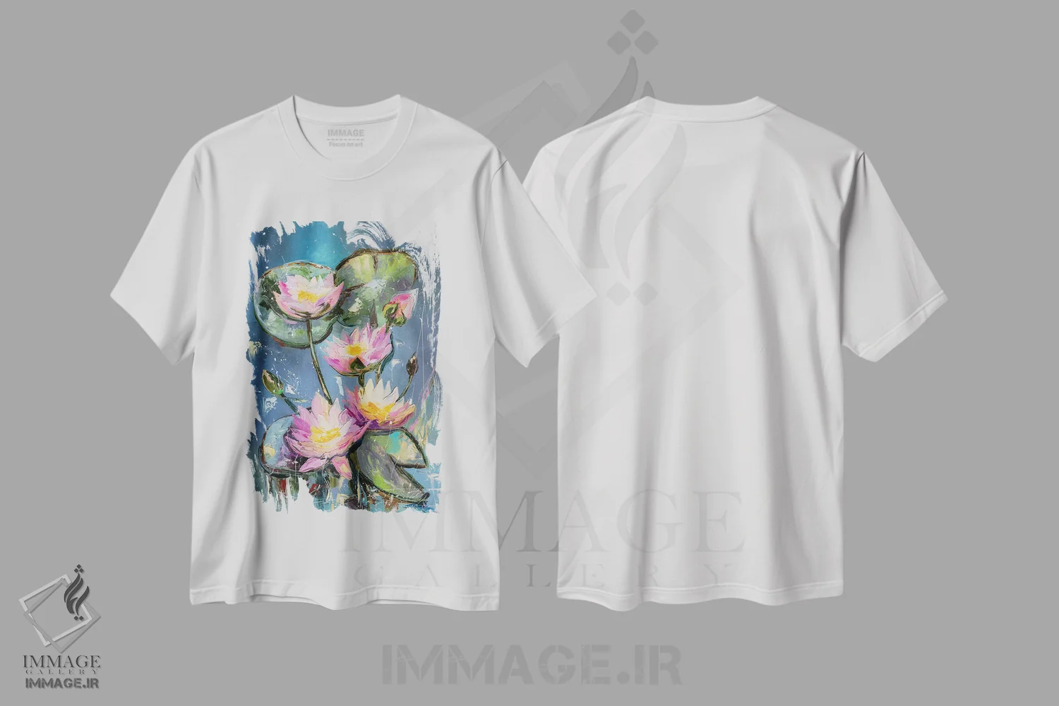 تیشرت سفید طرح دار نیلوفرهای آبی، دکور معاصر اثر کوپتسووا آرت | immage.ir