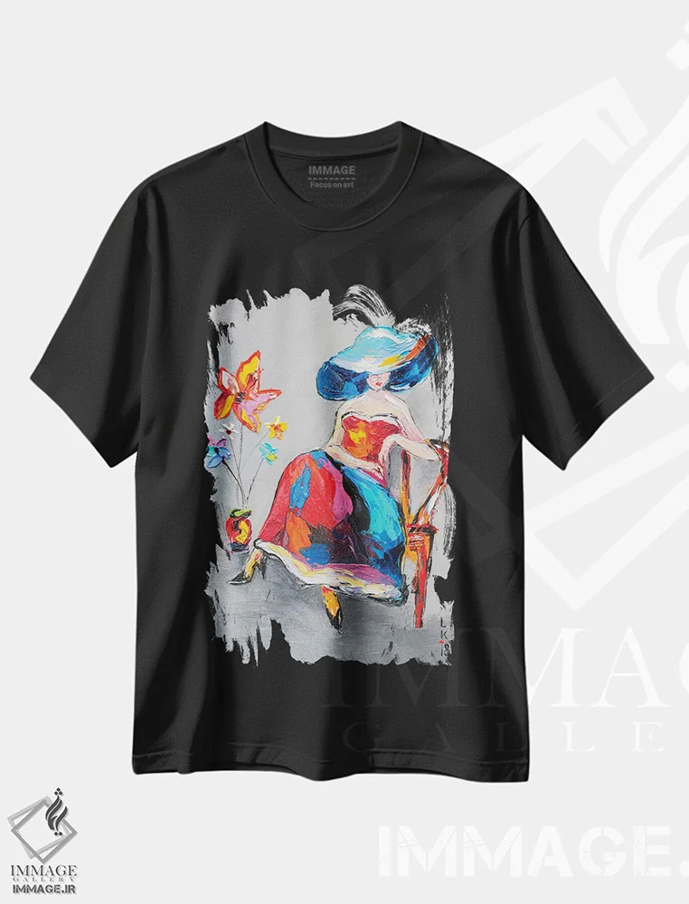 تیشرت مشکی طرح دار بانویی با گل، هنر فاخر معاصر اثر کوپتسووا آرت | فروشگاه ایماژ