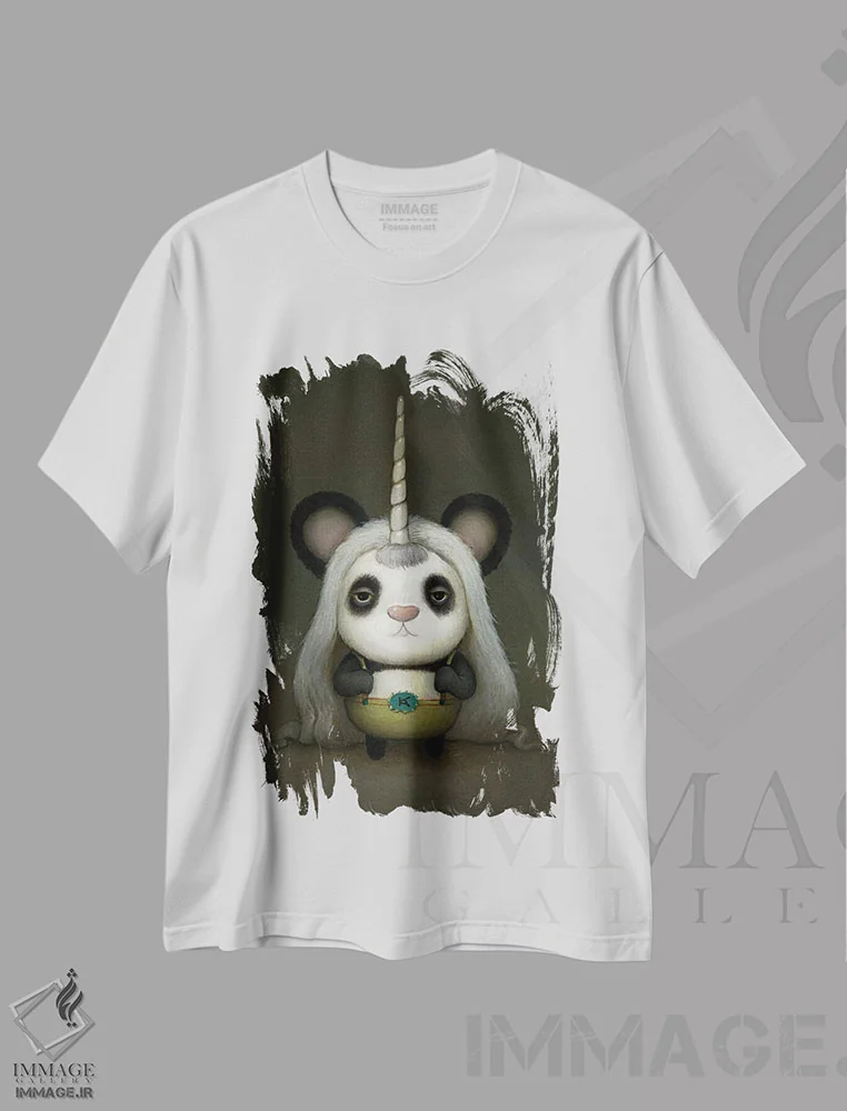 تیشرت سفید طرح دار پاندای شاخدار کوچک، هنر فاخر معاصر اثر کریستین آدام | فروشگاه ایماژ
