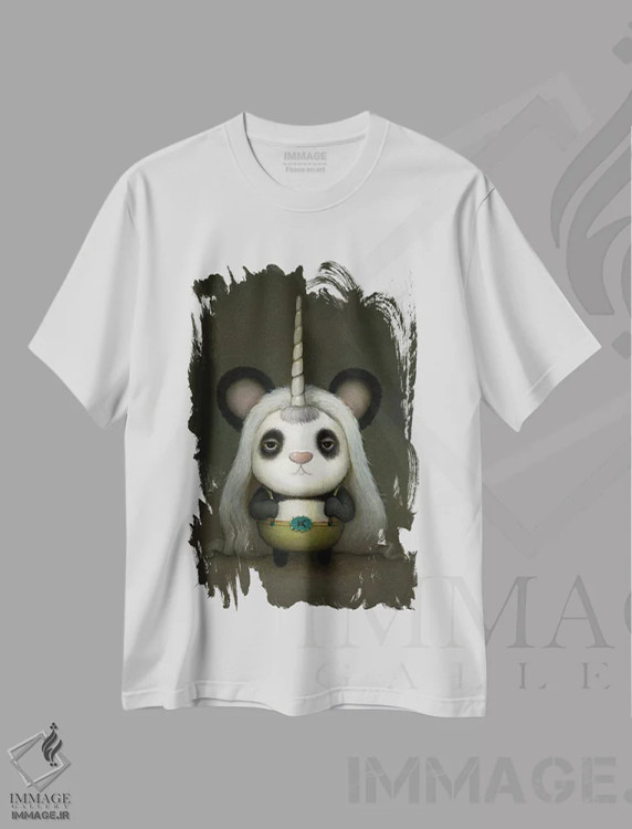 تیشرت سفید طرح دار پاندای شاخدار کوچک، هنر فاخر معاصر اثر کریستین آدام | فروشگاه ایماژ
