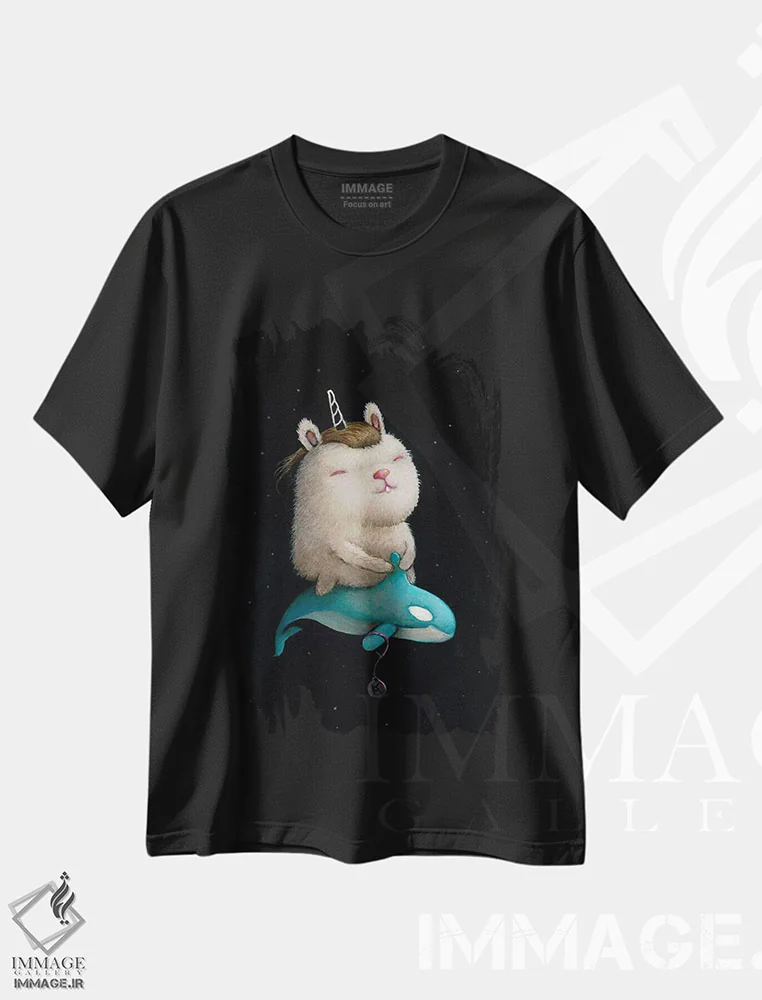تیشرت مشکی طرح دار نهنگ فضایی، هنر فاخر معاصر اثر کریستین آدام | immage.ir