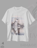تیشرت سفید طرح دار فرشتگان سفید کامارگ XXXIII، مدیوم اثر دنیل کردان | فروشگاه ایماژ